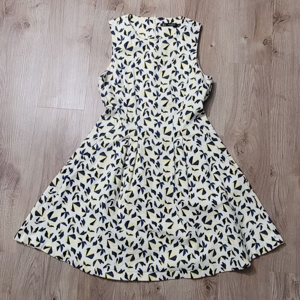 Zara Trafaluc Skater Pleated Geometric print dress size Large Cream blue